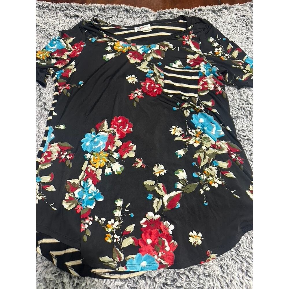 Women's Boutique Size L. GUC. Zig Zag Stripe